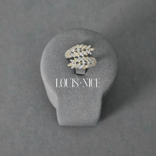 طقم زركون باللون الفضي والذهبي بدقة الألماس