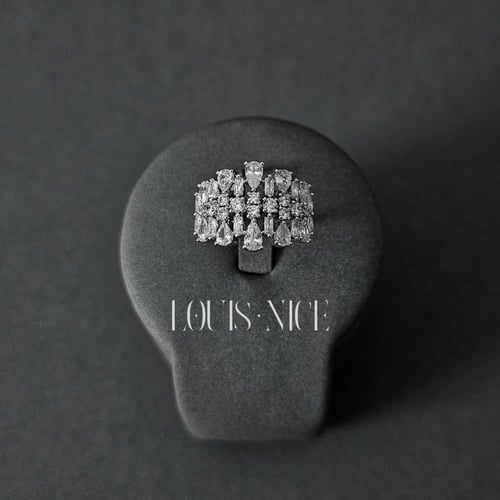 طقم زركون فضي بدقة الالماس