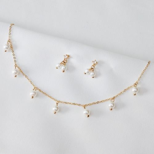 شوكر زركون ذهبي مع الحلق