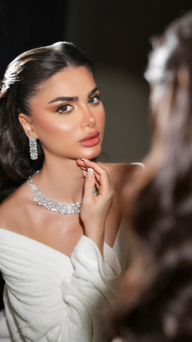 طقم زركون باللون الفضي بدقة الالماس