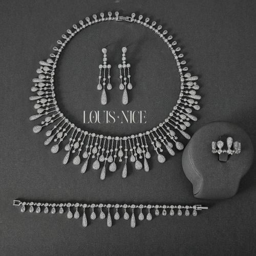 طقم زركون فضي