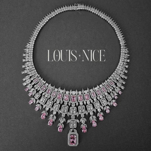 طقم زركون باللون الفضي والوردي بدقة الألماس