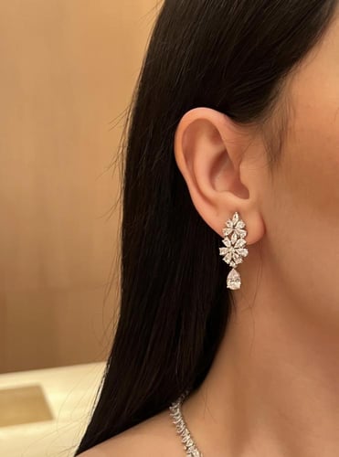 طقم زركون فضي بدقة الالماس