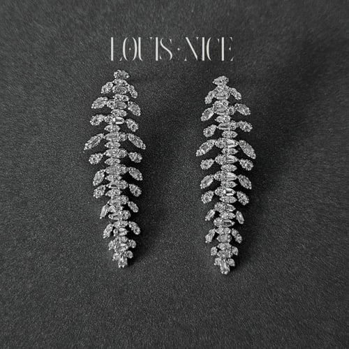 طقم زركون فضي بدقة الالماس