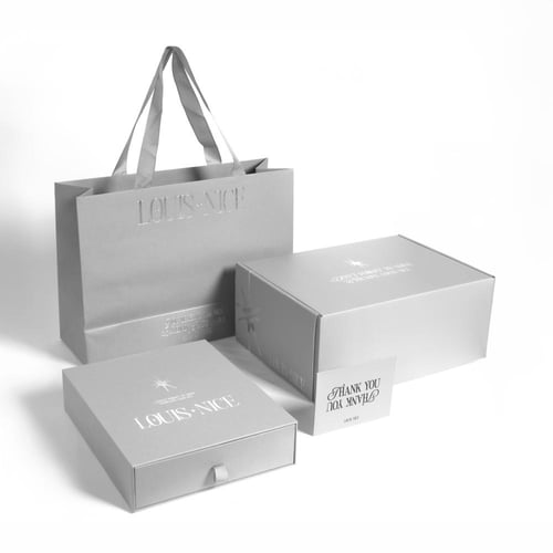 طقم زركون فضي بدقة الألماس