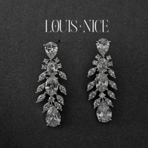 طقم زركون فضي بدقة الالماس