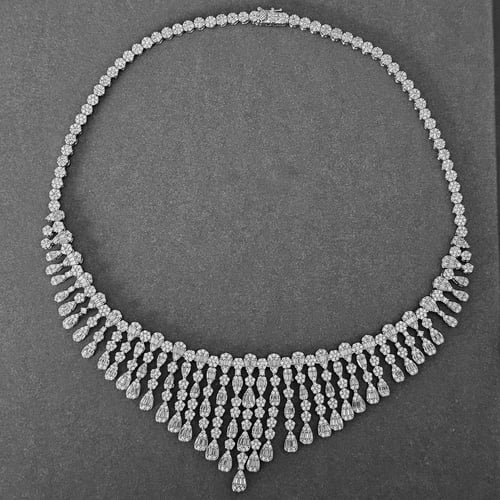 طقم زركون فضي بدقة الألماس