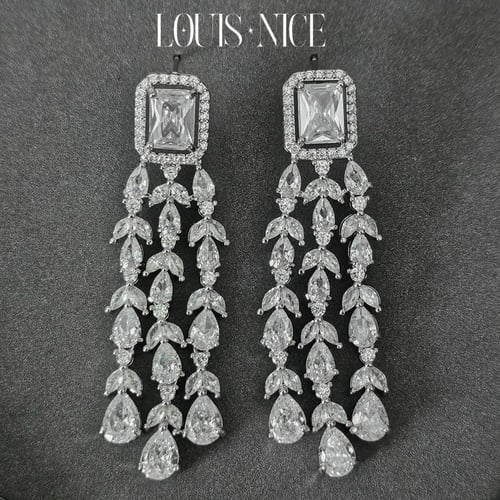 طقم زركون فضي بدقة الألماس