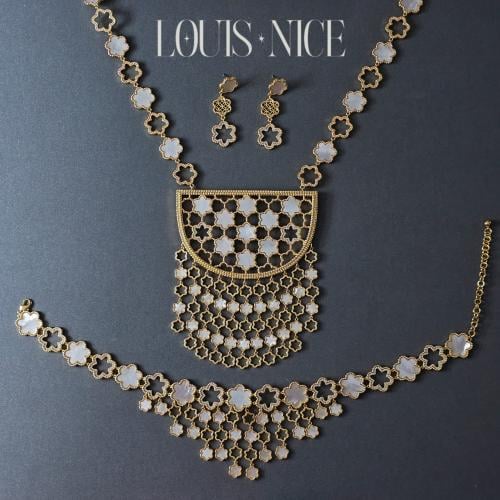 طقم زركون طويل ذهبي بدقة الالماس