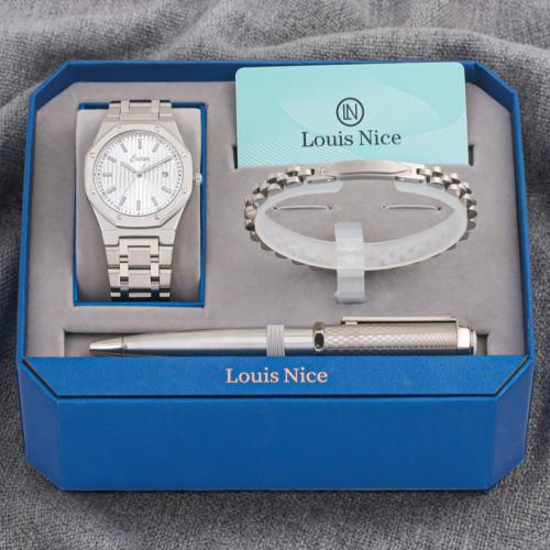 طقم رجالي باللون الفضي