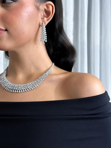 طقم زركون فضي بدقة الالماس