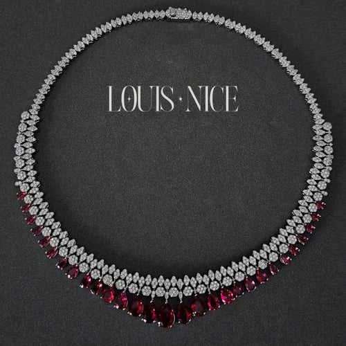 طقم زركون باللون الفضي والاحمر بدقة الألماس