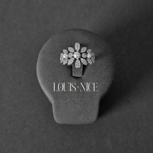 طقم لؤلؤ زركون فضي بدقة الألماس