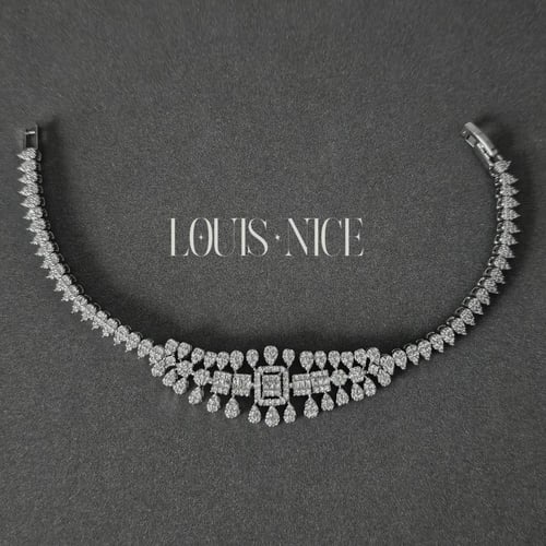 طقم زركون فضي بدقة الألماس