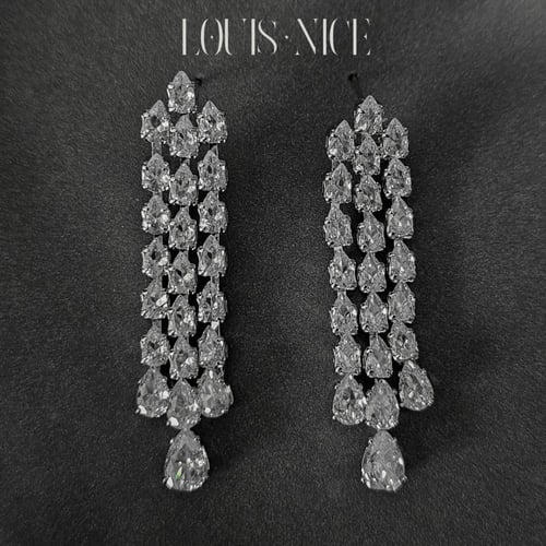 طقم زركون فضي بدقة الالماس