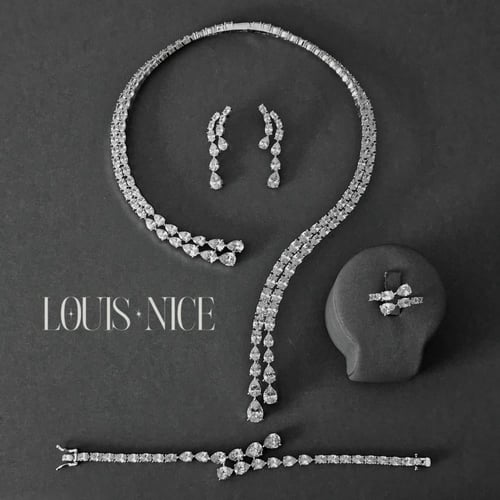 طقم زركون فضي متعدد الالوان بدقة الألماس