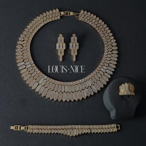 طقم زركون بدقة الألماس