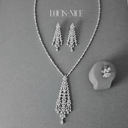 طقم زركون فضي طويل بلمسة ملكية