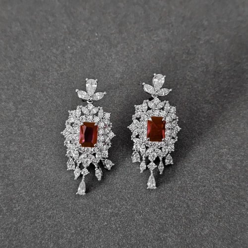 طقم زركون باللون الفضي والاحمر بدقة الألماس