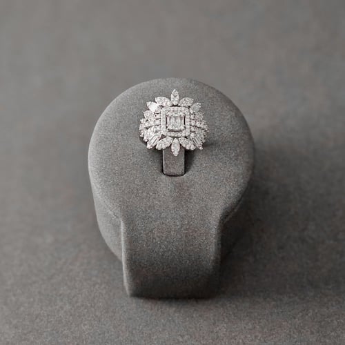 طقم زركون فضي بدقة الألماس