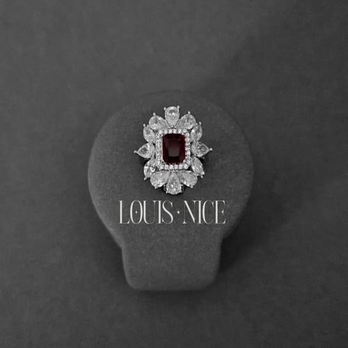 طقم زركون باللون الفضي والاحمر بدقة الألماس