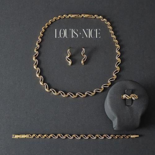 طقم زركون بدقة الألماس