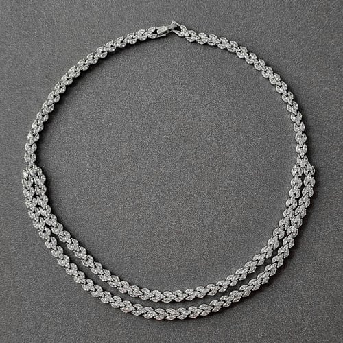 طقم زركون فضي بدقة الألماس