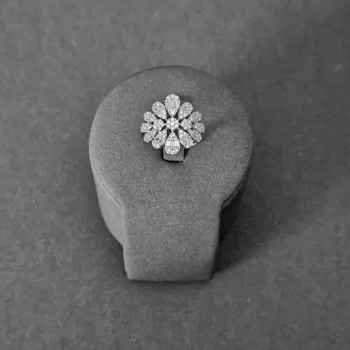 طقم زركون فضي بدقة الألماس