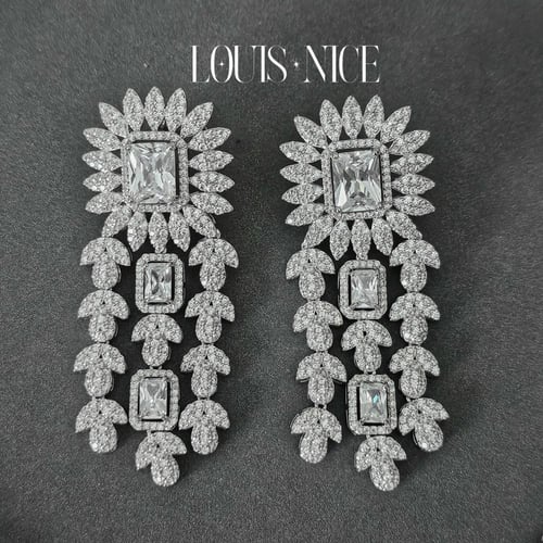 طقم زركون فضي بدقة الألماس