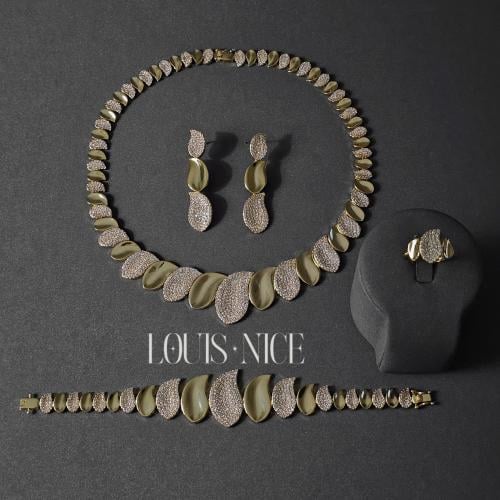 طقم زركون بدقة الالماس