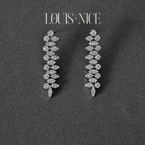 طقم زركون فضي بدقة الألماس