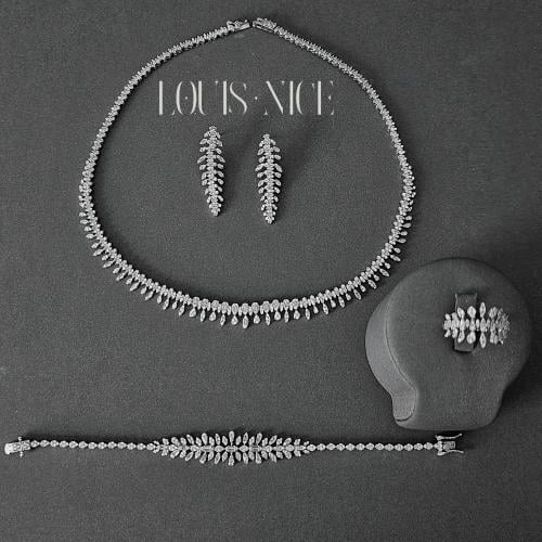 طقم زركون فضي بدقة الالماس