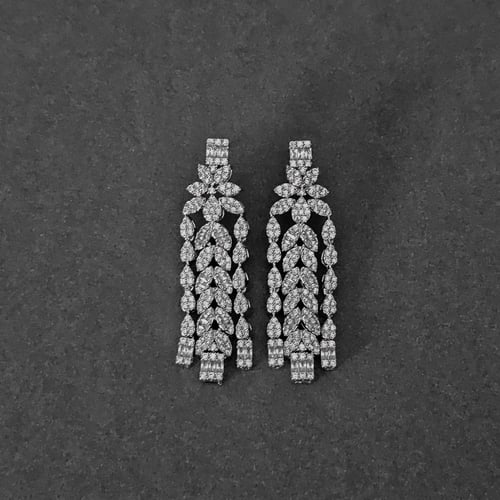 طقم زركون فضي بدقة الألماس