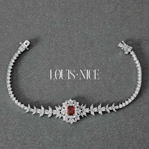 طقم زركون باللون الفضي والاحمر بدقة الألماس