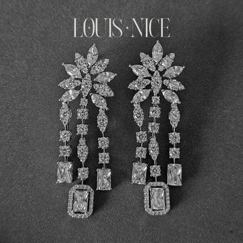 طقم زركون فضي بدقة الألماس