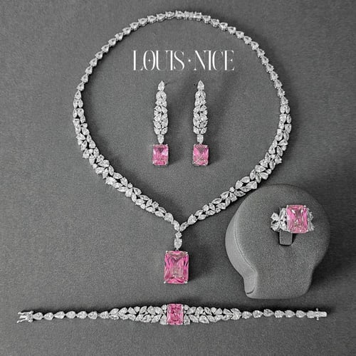 طقم زركون باللون الفضي والوردي بدقة الألماس