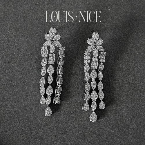 طقم زركون فضي بدقة الألماس