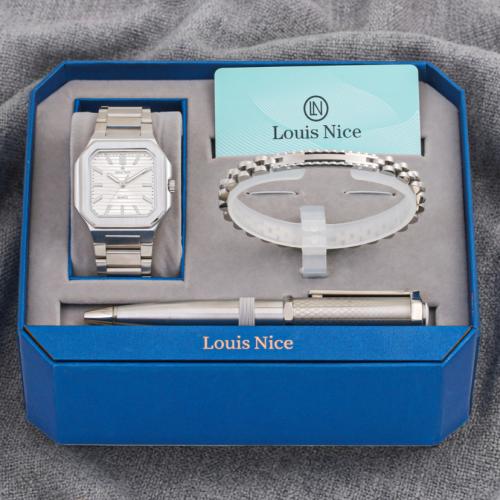 طقم رجالي باللون الفضي