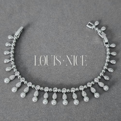 طقم زركون فضي بدقة الالماس