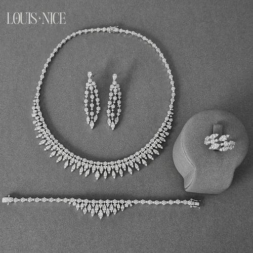 طقم زركون فضي كلاسيكي ناعم