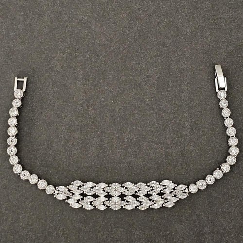 طقم زركون فضي بدقة الألماس