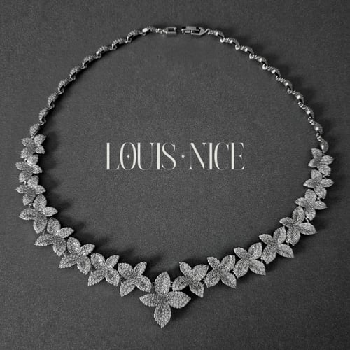 طقم زركون فضي بدقة الألماس