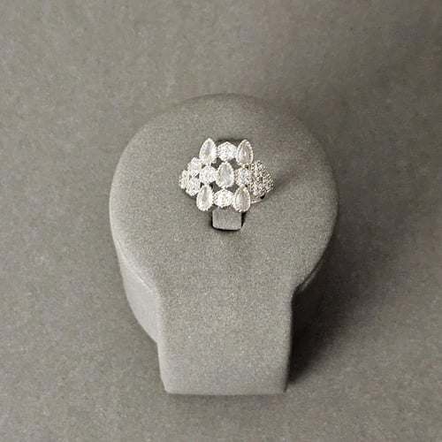 طقم زركون فضي بدقة الألماس