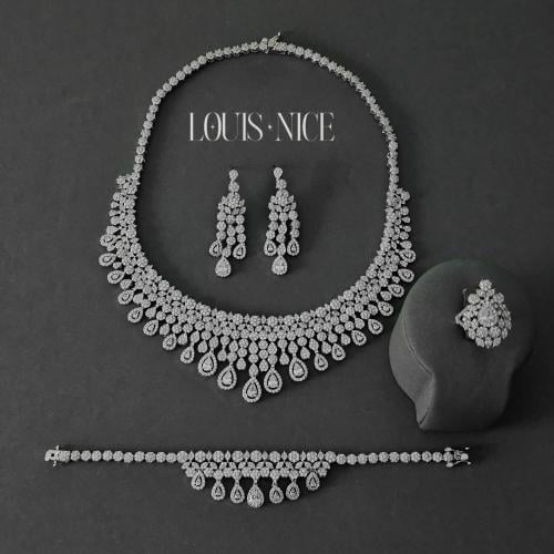 طقم زركون بدقة الألماس