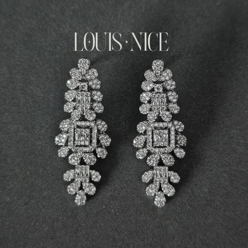 طقم زركون فضي بدقة الألماس