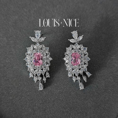 طقم زركون باللون الفضي والوردي بدقة الألماس