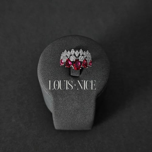 طقم زركون باللون الفضي والاحمر بدقة الألماس