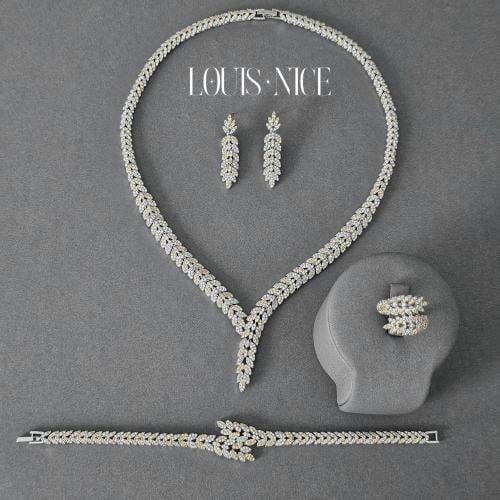 طقم زركون باللون الفضي والذهبي بدقة الألماس