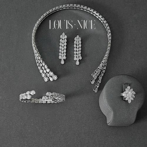 طقم زركون فضي بدقة الالماس