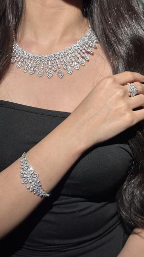 طقم زركون بدقة الألماس